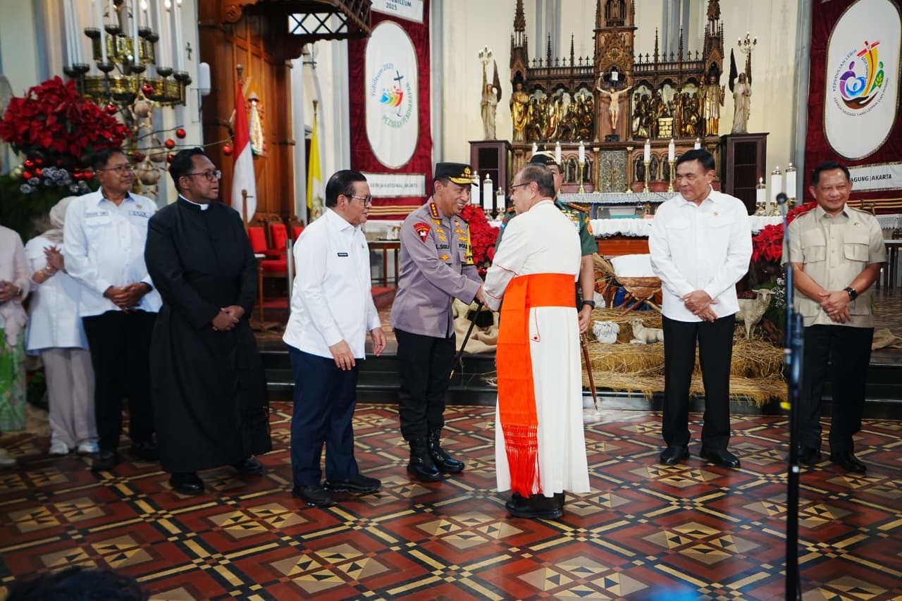 Kapolri Tinjau Gereja di Jakarta, Pastikan Misa Natal Berlangsung Aman dan Lancar