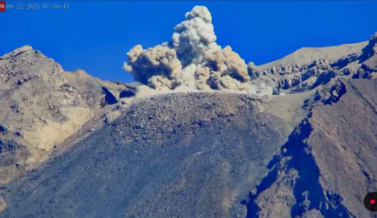 Gunung Semeru Kembali Mengalami Erupsi Pemerintah Minta Warga Waspada 