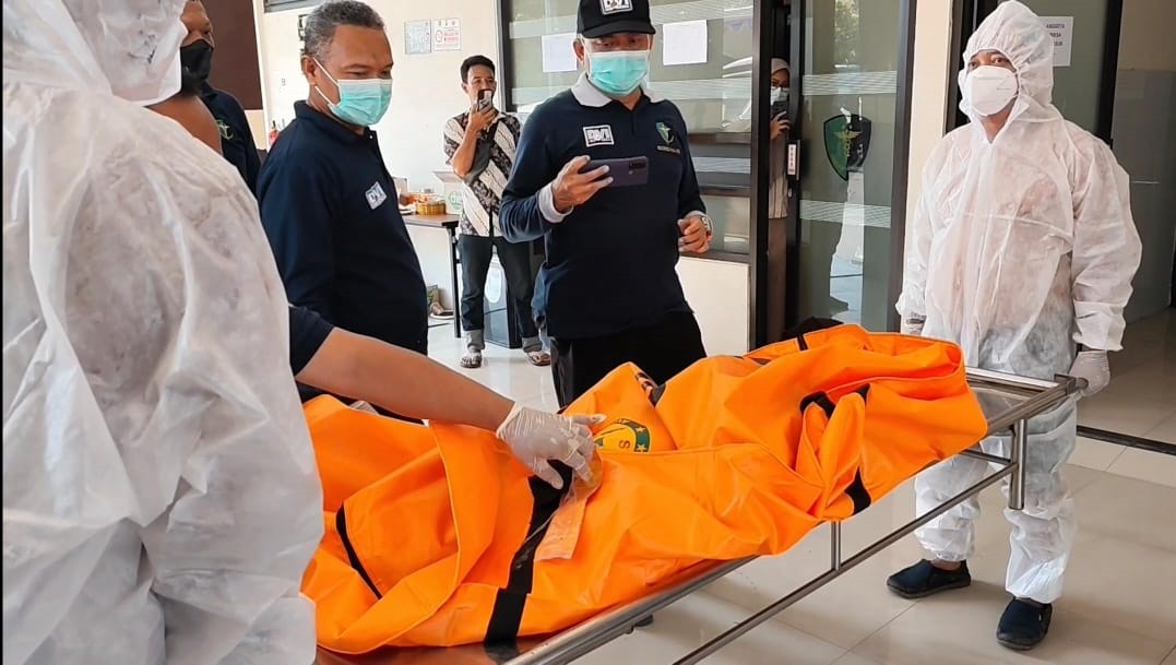 57 Kantong Jenazah Korban Ponpes Al-Khoziny Tiba di RS Bhayangkara, Tim DVI Lakukan Rekonsiliasi